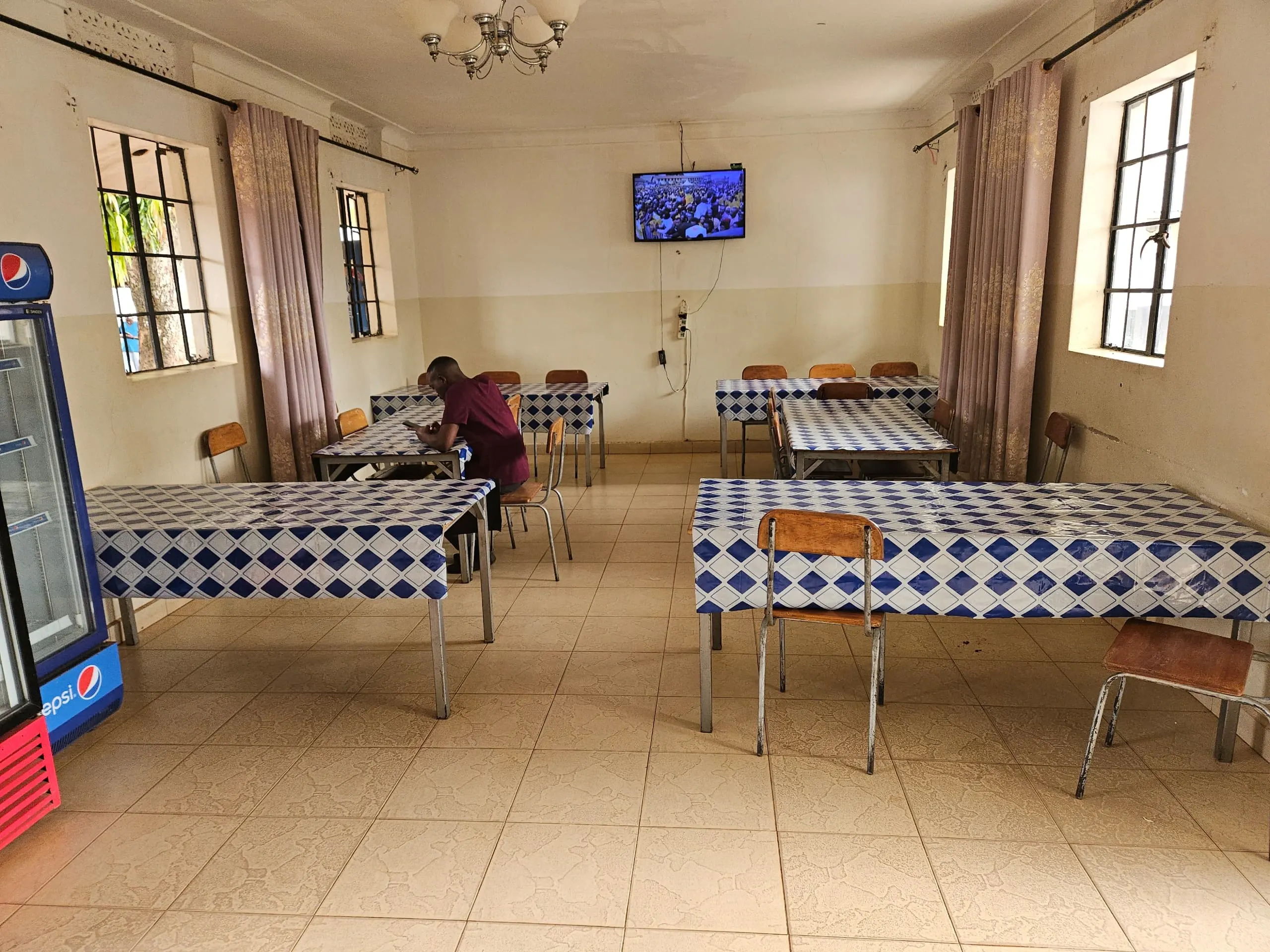 Restaurant and lounge area at St. John XXIII Hospital Aber for patients and visitors.